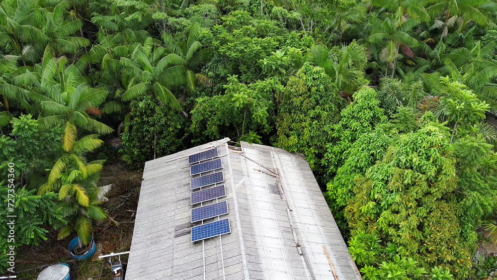 Painel de energia solar, na Ilha das Cinzas, Arquipélago do Marajó, Pará, Brasil - obrazy, fototapety, plakaty 