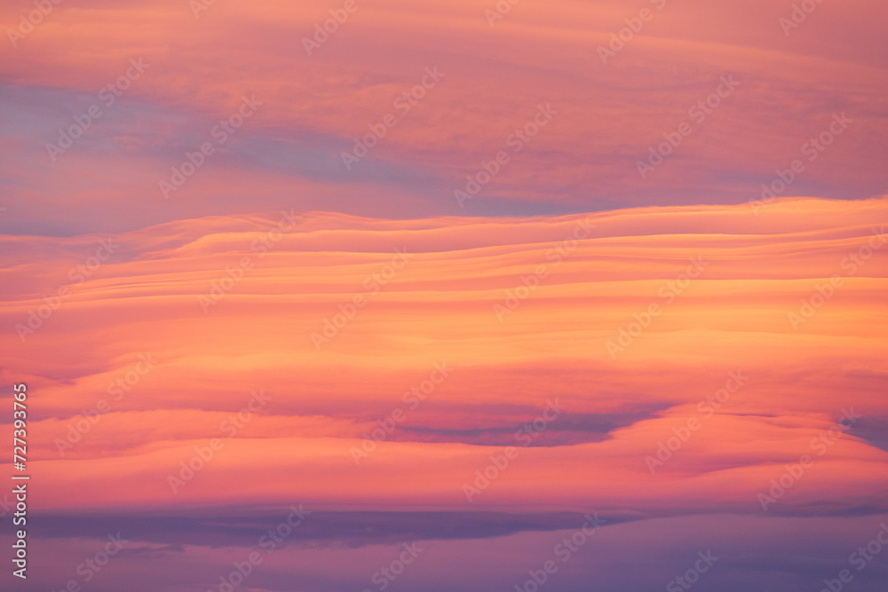 paisaje de nubes rosadas de atardecer paisaje de nubes rosadas de atardecer