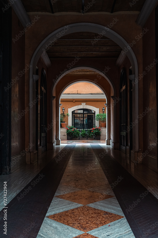 Fototapeta premium entrance to a backyard in Rome, Italy