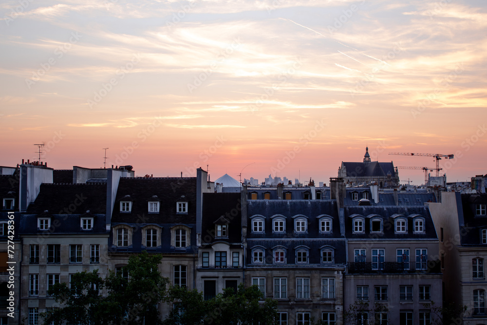 Sunset i Paris, Le Marais on a summer day