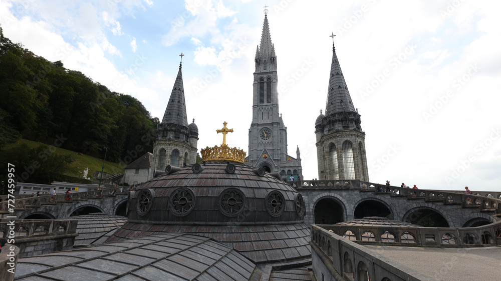  Basílica de la Inmaculada Concepción o Superior, Santuario de Nuestra Señora de Lourdes, Lourdes, Francia