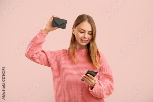 Pretty young woman holding ...