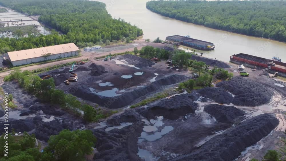 The process of loading coal onto barges using heavy transport cars The process of loading coal onto barges using heavy transport cars