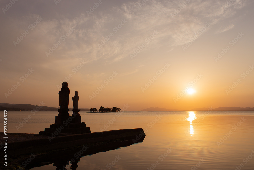 Sculpted Silhouettes: Sunset Harmony by the Lake in Japan