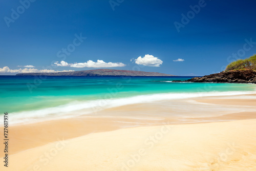 Fototapeta Naklejka Na Ścianę i Meble -  Hawaii turquoise beach and Kaho'olawe Island from Makena, Maui