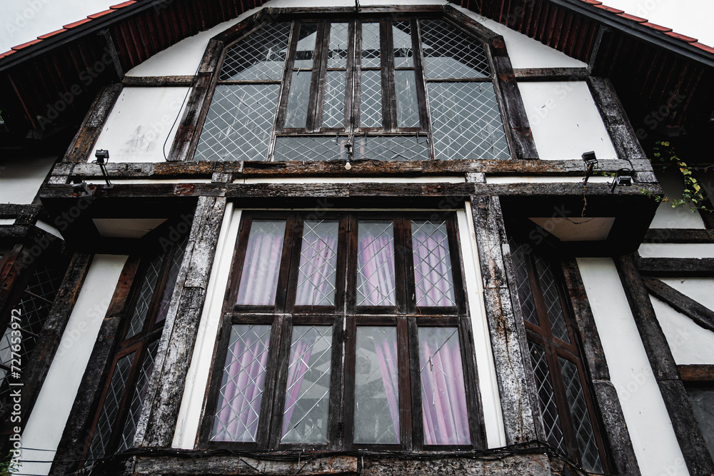 Obraz premium Vintage garden door and windows of old building