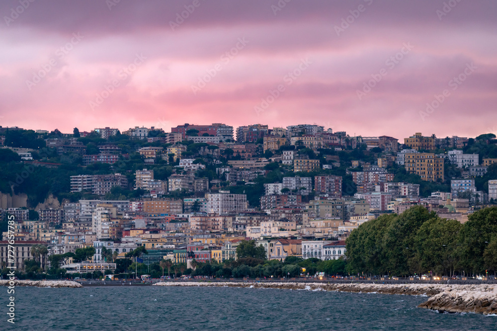 Naples au coucher du soleil