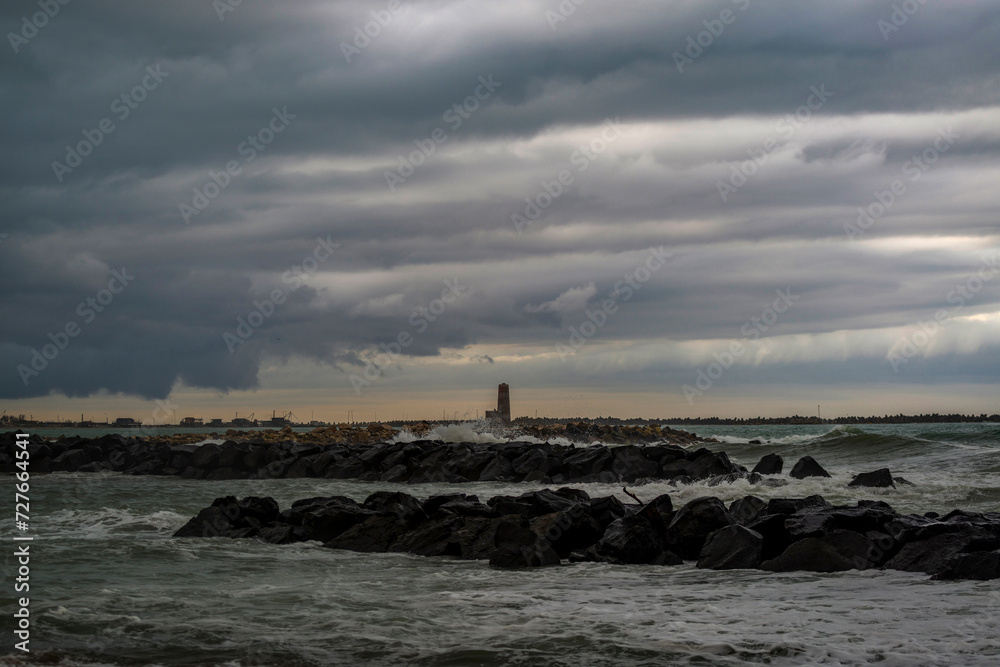 Jour de tempête au bord de mer