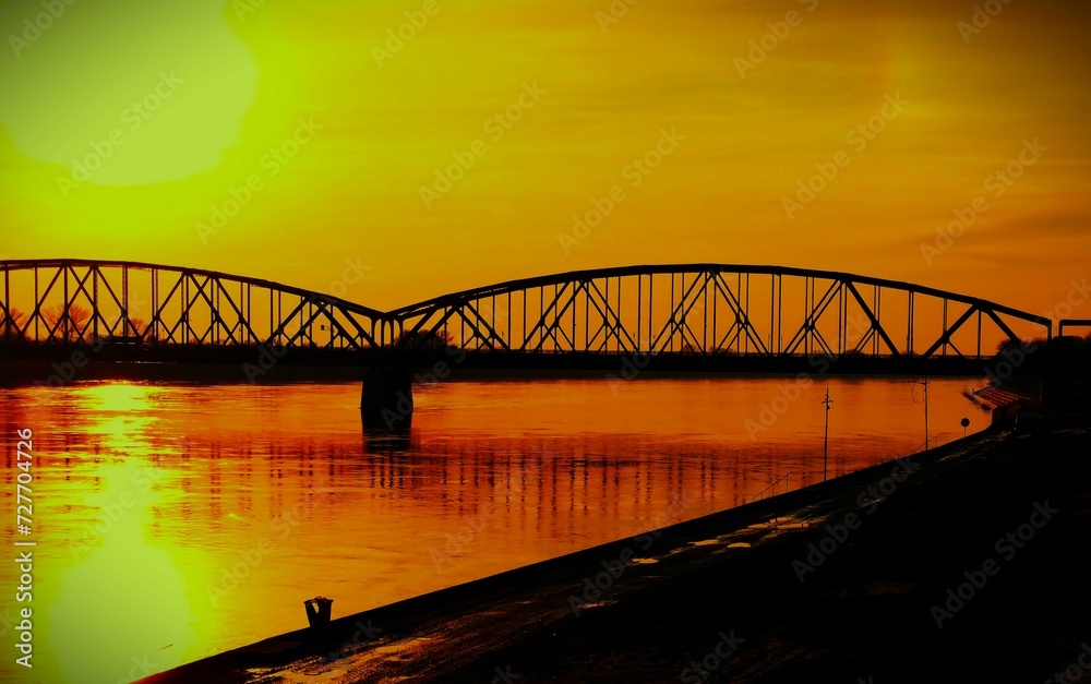 Most stalowy nad Wisłą w Toruniu - obrazy, fototapety, plakaty 