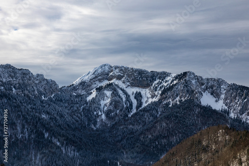 Sommet du Charmant Som sous la neige, au cœur du Parc naturel régional de Chartreuse depuis le Monastère © Ldgfr Photos