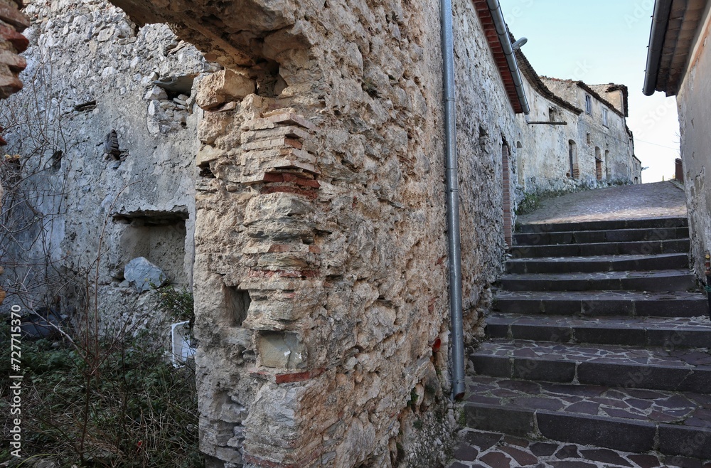 Civita Superiore - Casa diroccata nel quartiere ebraico Civita Superiore - Casa diroccata nel quartiere ebraico