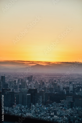 Foto del atardecer desde las alturas de Tokio, Japón. © Raquel
