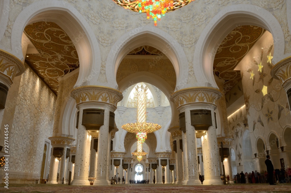 Interior de la Mezquita Sheikh Zayed en Abu Dhabi, Emiratos Árabes Unidos