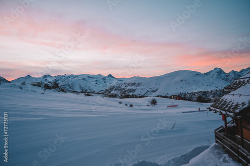 Station de ski Alpe d'Huez pour un séjour à la montagne en France photo