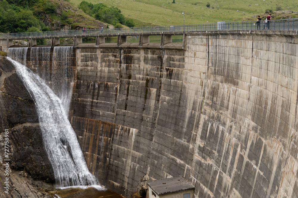 Barrage Hydroélectrique  à la montagne