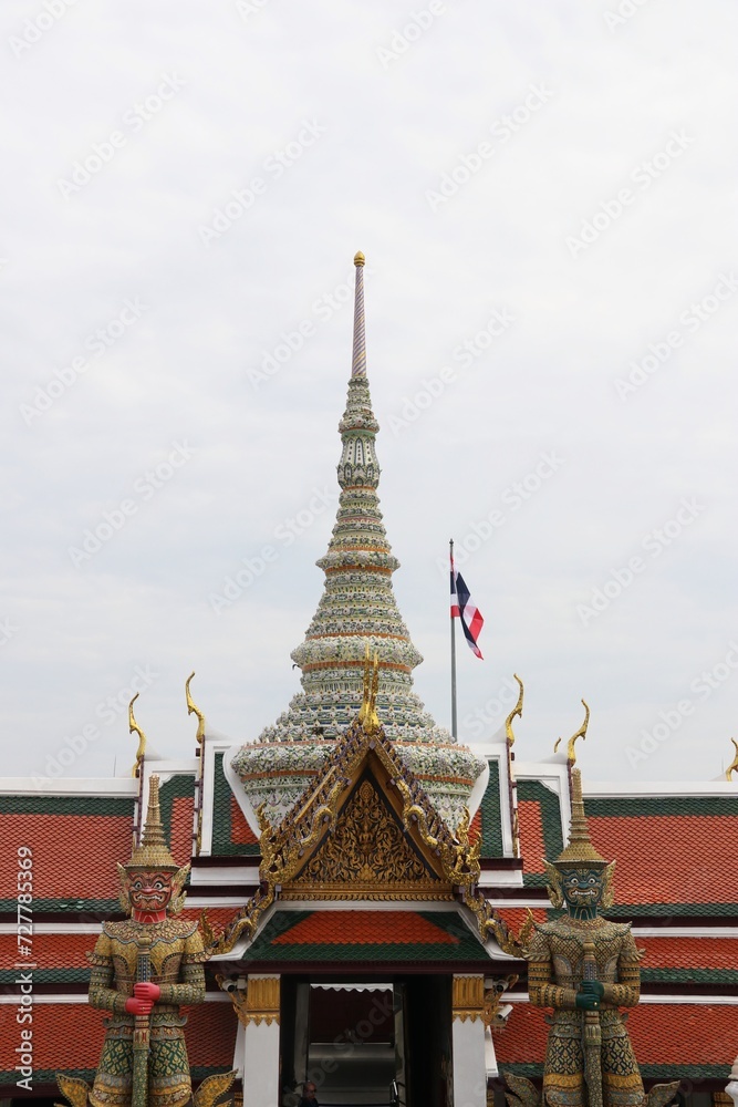 Fototapeta premium Beautiful Temple of Wat Phra Kaew in Bangkok – Thailand