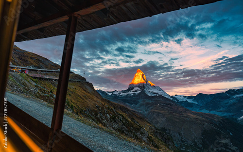 Canvas-taulu Sunrise alpenglow on Matterhorn mountain of Swiss Alps in the dawn at Switzerlan
