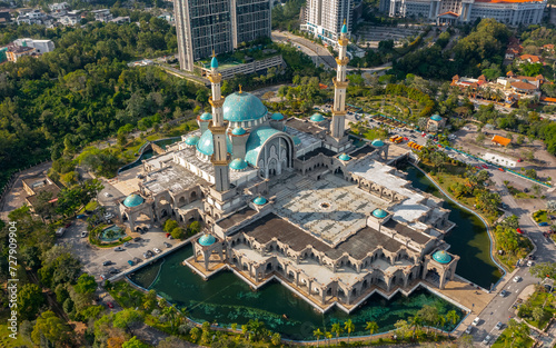 Canvas Print Wilayah Persekutuan Mosque in Kuala Lumpur. Aerial view