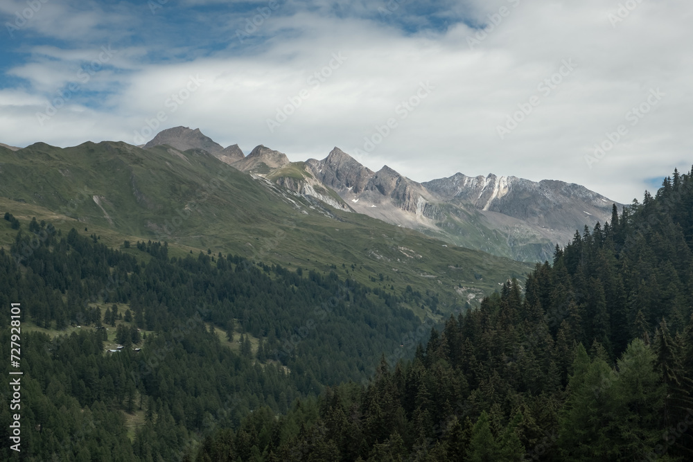 Fototapeta premium Sharp peaks are impressive in the Swiss mountains