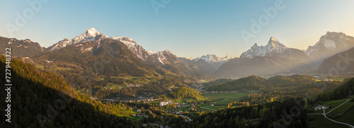 Berchtesgaden in Bayern. Panorama Foto. Luftaufnahme 