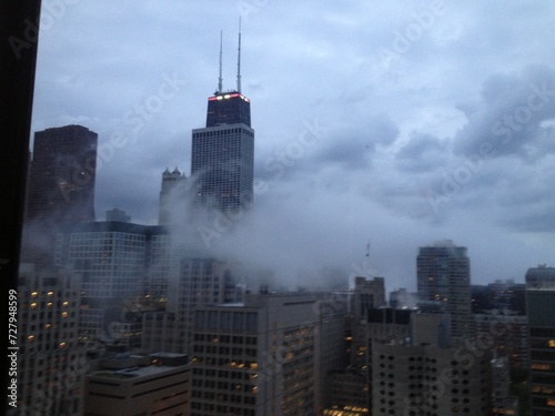 Cuadro en lienzo Foggy Hancock tower in downtown Chicago