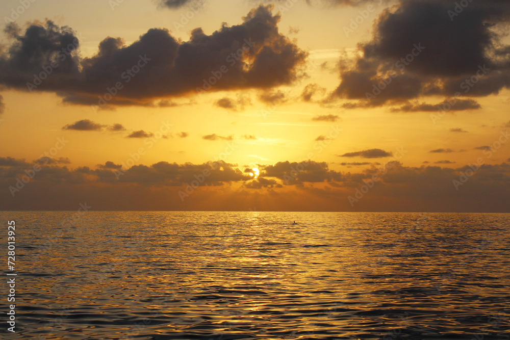 Obraz premium natural background of cloudy sky and sunset over the sea