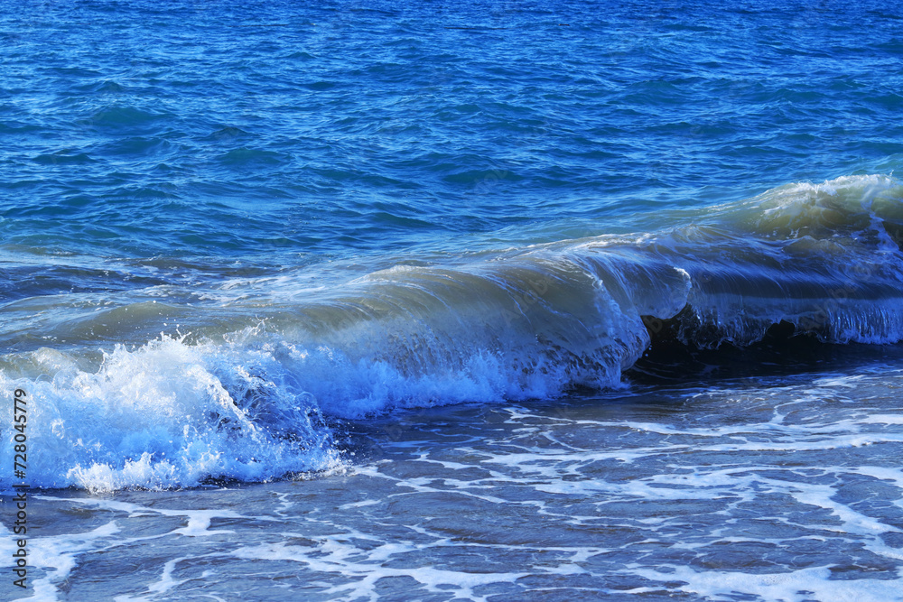 Obraz premium Beautiful Seascape. Turbulent the sea. Vacation and summer concept. Landscape. Powerful Ocean blue waves with white foam. Sea waves. Blue sea water background. Blue ocean background. Bubbling Sea wave