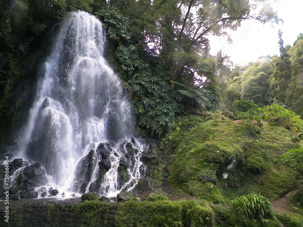 Obraz premium Waterfall at Botanical Garden of Ribeira do Guilherme, S?o Miguel Island, Azores archipelago