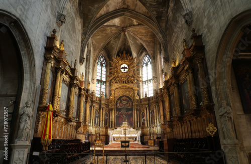 Basílica San Pedro, Aviñón, Francia