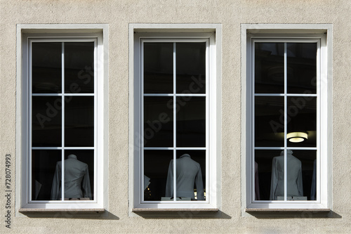 Part view of a facade with tree windows