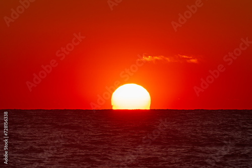 Fototapeta Naklejka Na Ścianę i Meble -  Sun Setting Into the Great Lakes