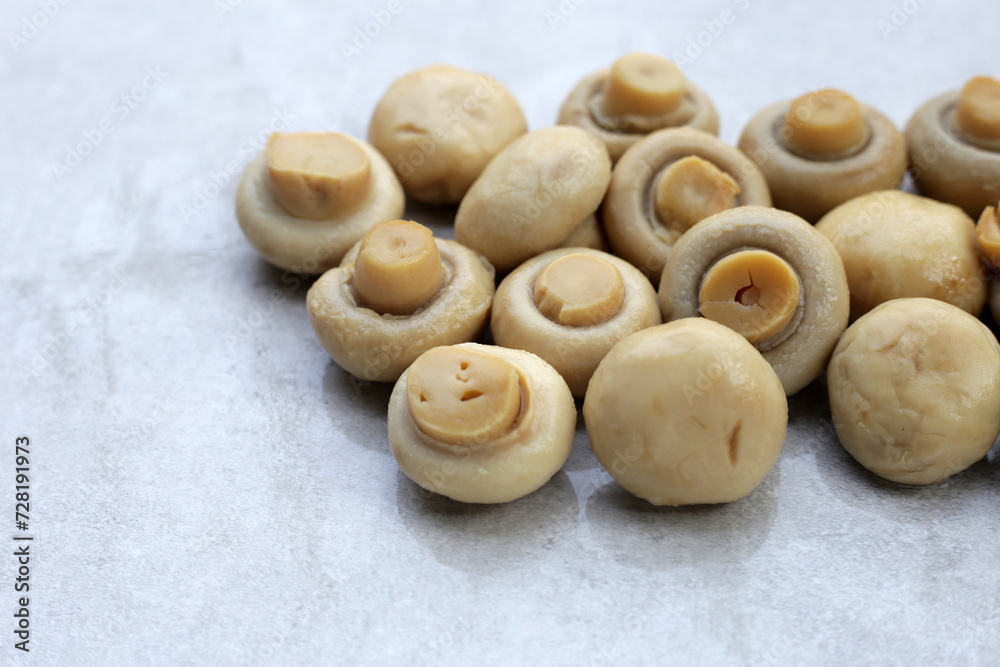 Champignon mushrooms in brine. Canned champignon mushrooms whole Champignon mushrooms in brine. Canned champignon mushrooms whole