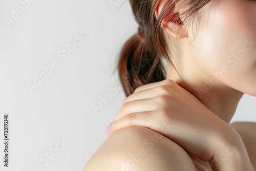肩こりや首の痛みに悩む日本人（首が痛い・疲労・デスクワーク・スマホ首） photo