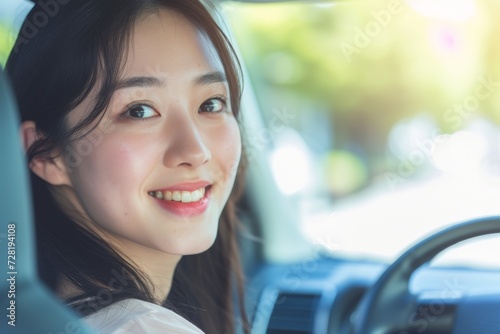 車でドライブをする日本人（運転・カーシェア・助手席・観光・旅行）