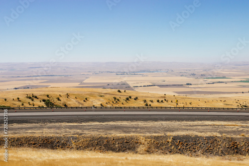 Beautiful summer landscape with a bird s eye view of the hills and mountains in Oregon  USA  on a sunny day.