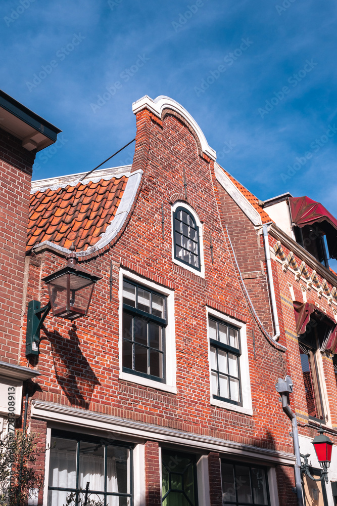 Welcome to Holland in the heart of Amsterdam, with its architecture and its atypical gabled houses, the legacy of the golden age of the city, known for its artistic heritage
