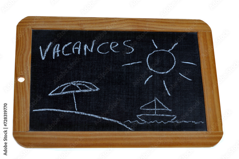 Vacances écrit sur une ardoise d'école avec le dessin d'un bord de mer ensoleillé. Vacances écrit sur une ardoise d'école avec le dessin d'un bord de mer ensoleillé.