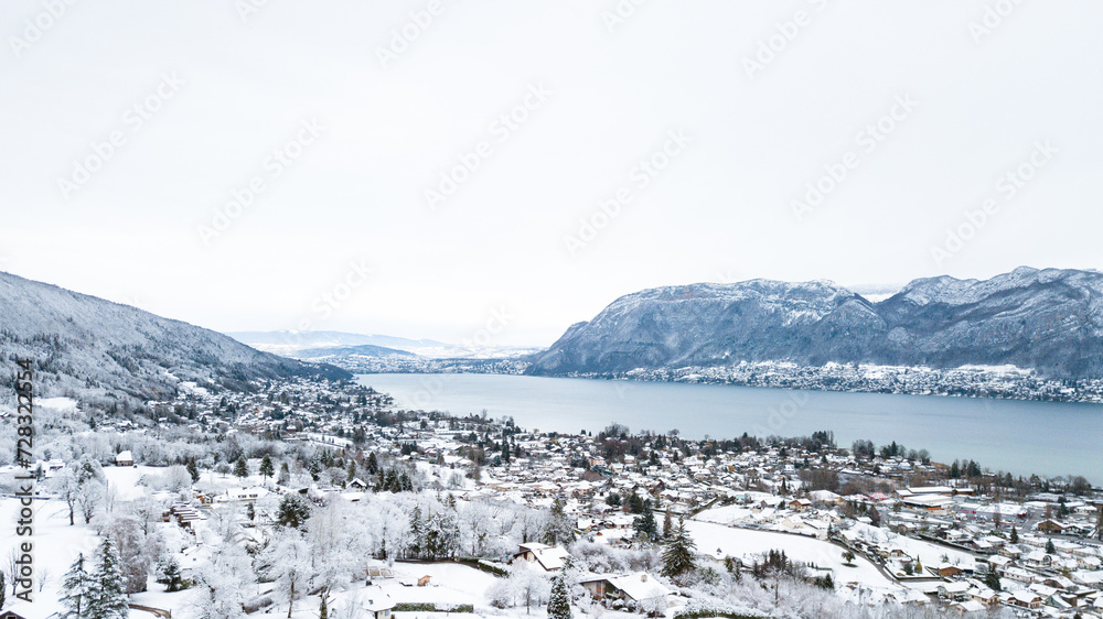 Lake Annecy, Tournette, mountains and snow, sunset photo in Haute-Savoie in winter