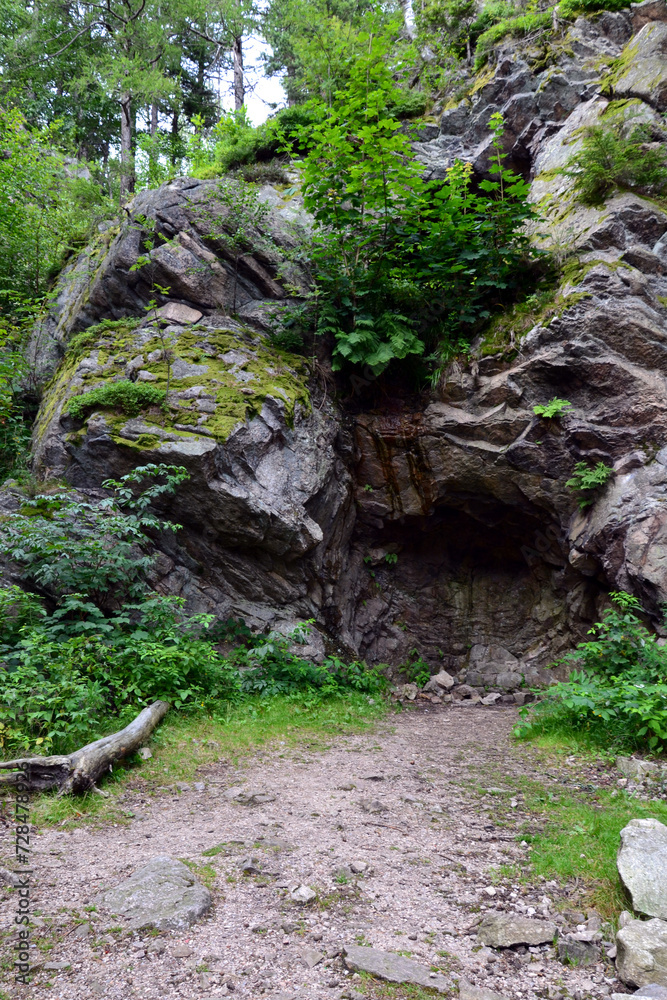 Raven Rocks (polish: Krucze Skaly), a rock group 25 m high, located in the Karkonosze Mountains, Karpacz, Poland Raven Rocks (polish: Krucze Skaly), a rock group 25 m high, located in the Karkonosze Mountains, Karpacz, Poland