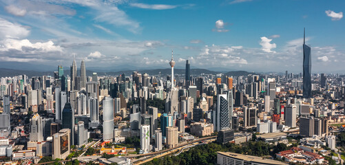 Tableau sur plexiglas Kuala Lumpur Vue aérienne ensoleillée skyline Kuala Lumpur  © a_medvedkov