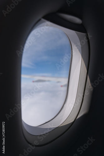 飛行機窓の内側