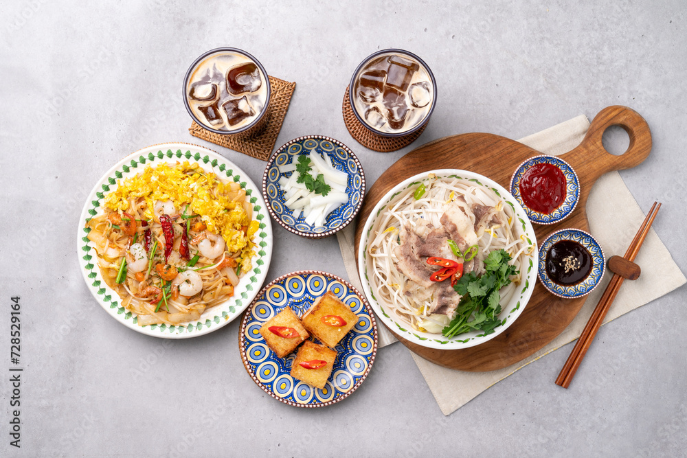 Beef, rice noodles, side dishes, drinks, menbosa, Thai food, fried rice, Vietnamese food, kaopat, pad thai, Heo Hyang ganji Beef, rice noodles, side dishes, drinks, menbosa, Thai food, fried rice, Vietnamese food, kaopat, pad thai, Heo Hyang ganji
