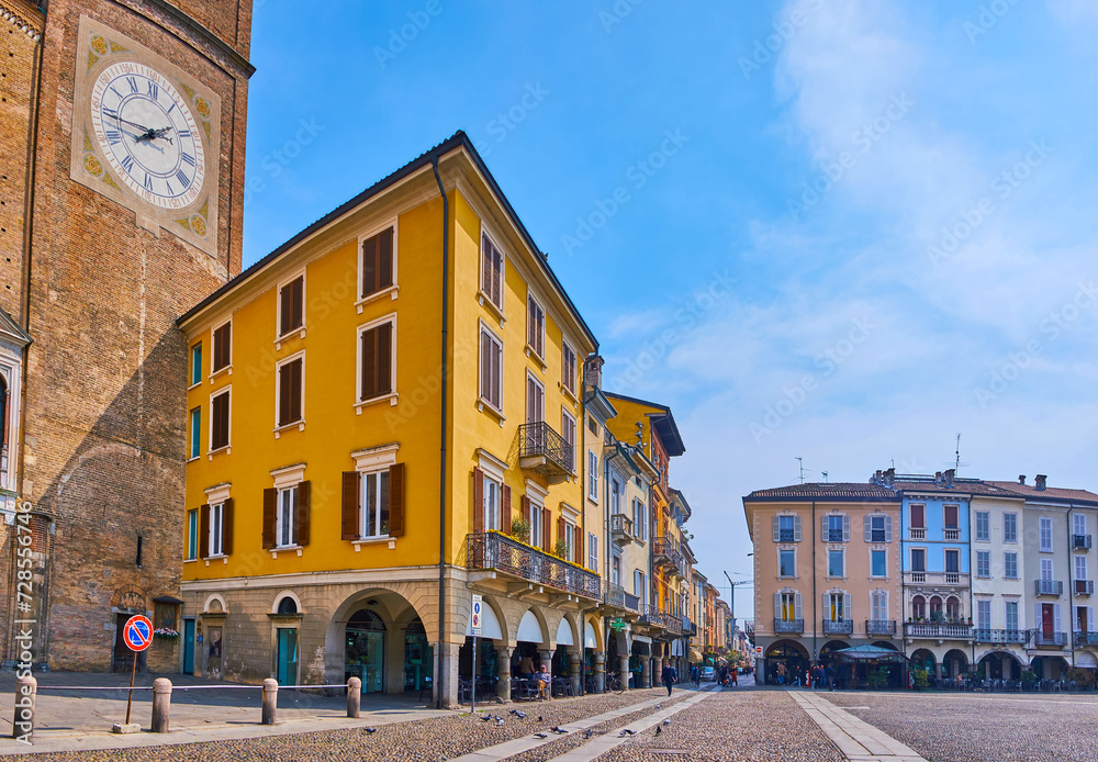 Piazza della Vittoria housing, Lodi, Italy