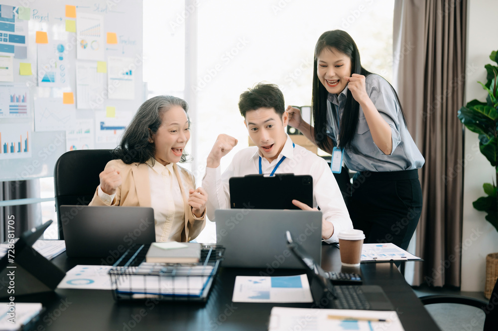 Those who work hard, win in the conference room new startup project Those who work hard, win in the conference room new startup project