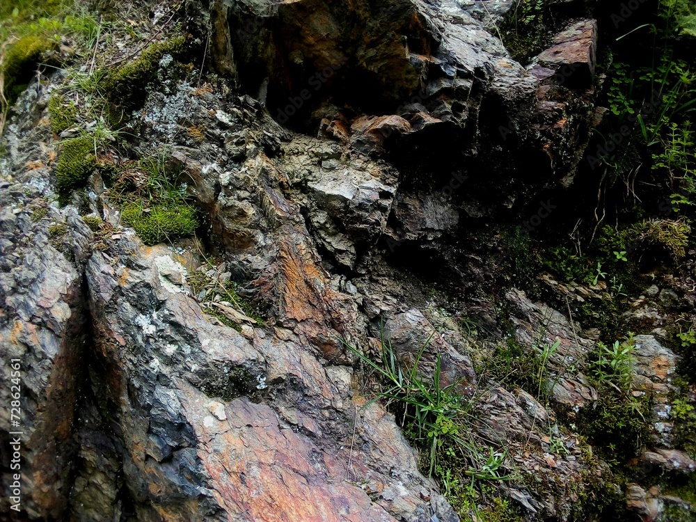 textura de montañas rocas, agrietadas, grises, plomas, se desmorona, de cerca, natural. Para diseño, web, roca, áspera, vacio, húmeda, musgos, caminata, viaje, montañista, escalar textura de montañas rocas, agrietadas, grises, plomas, se desmorona, de cerca, natural. Para diseño, web, roca, áspera, vacio, húmeda, musgos, caminata, viaje, montañista, escalar