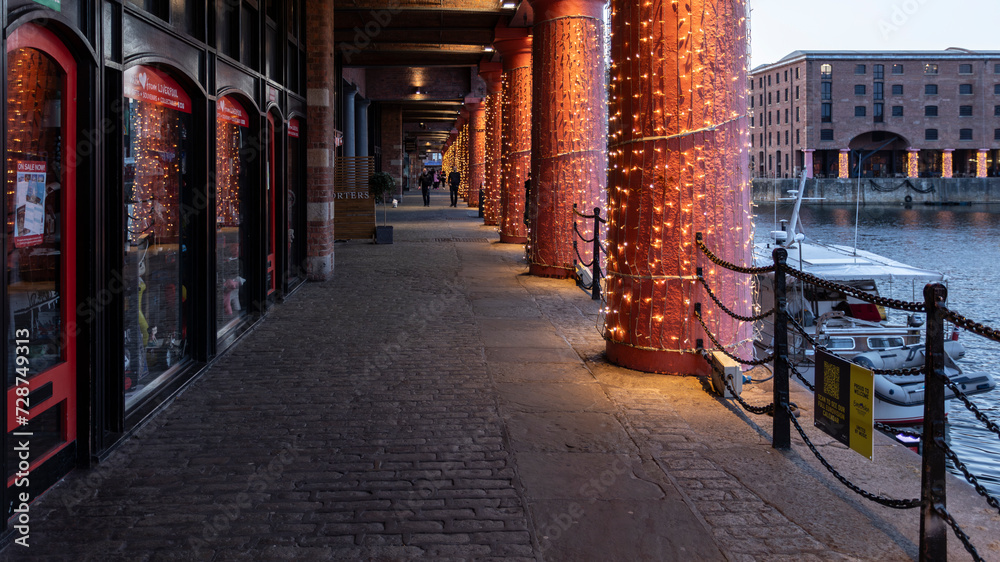 Fototapeta premium Liverpool, united kingdom May, 16, 2023 Albert Dock and marina in Liverpool during dusk