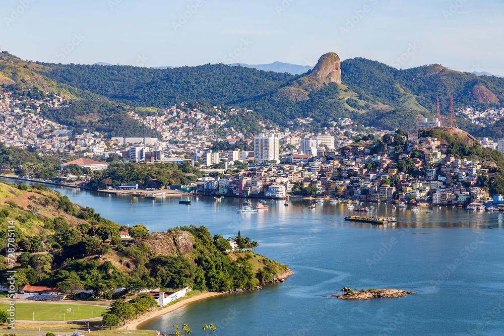 Fototapeta premium View of the city of Vitória, capital of Espírito Santo, during a beautiful morning with sunshine and blue sea. View from the Penha Convent, in Vila Velha.