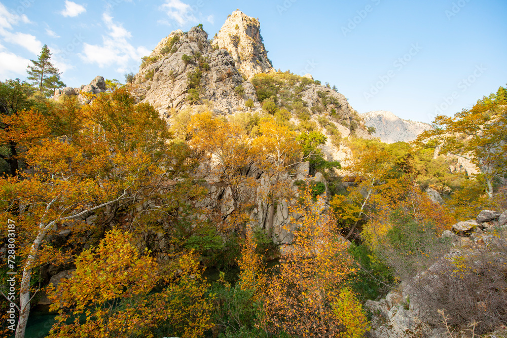 Yazili Canyon ( Yazili Kanyon )  is in the Sutculer, Isparta,with its lakes and the picturesque views of the area, and also the rich variety of flora and fauna.