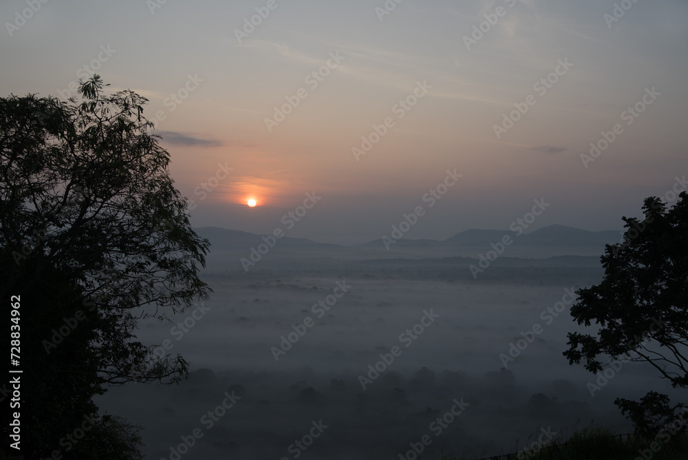 Morgenstimmung am Sigiriya Löwenfelsen in Sri Lanka