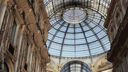 Walking through the historic center of Milan, from the monumental cemetery to the cathedral